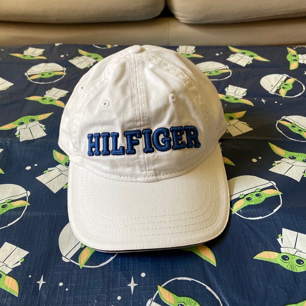 Tommy Hilfiger hat